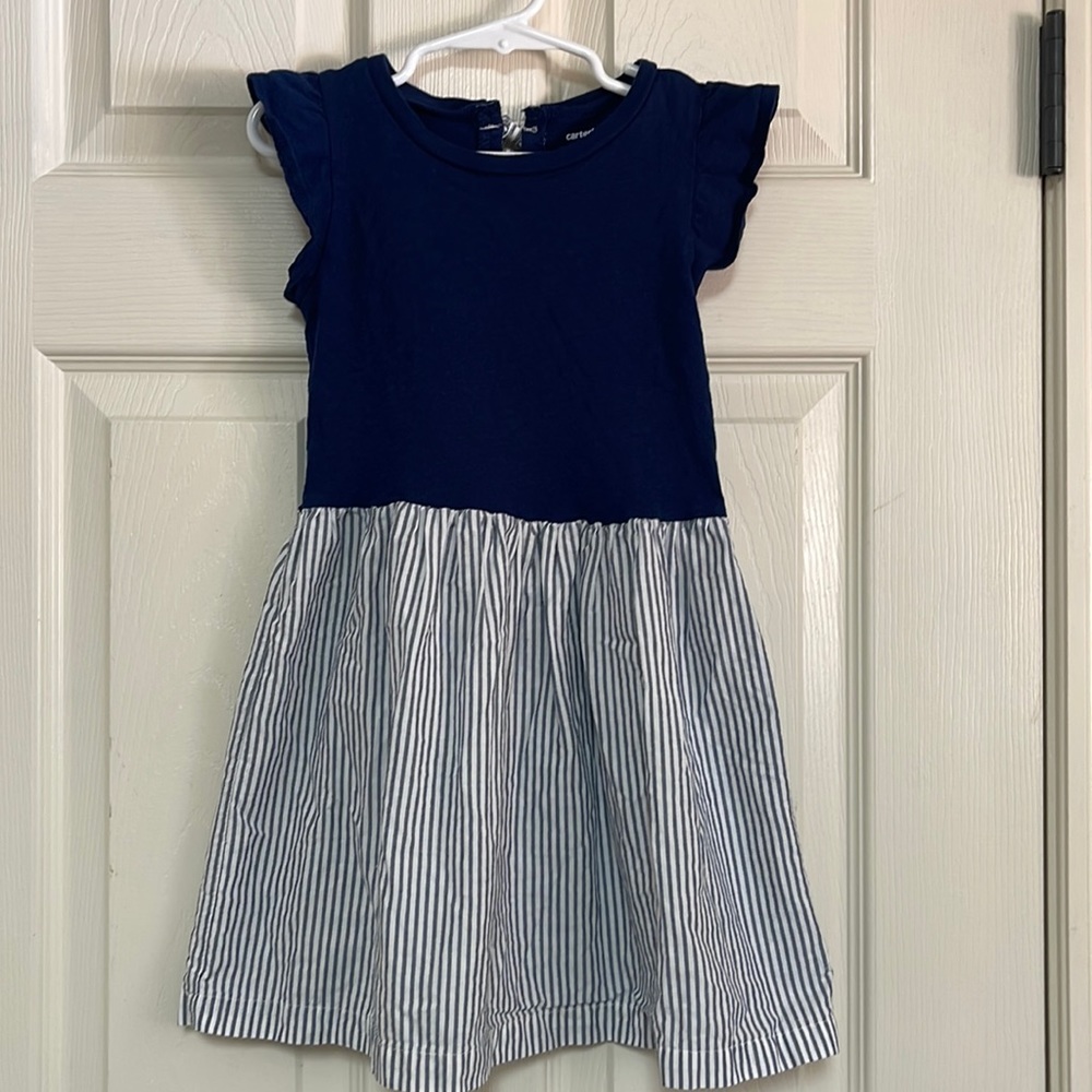 Carter’s size 4T dress. Wrinkled but great condition
